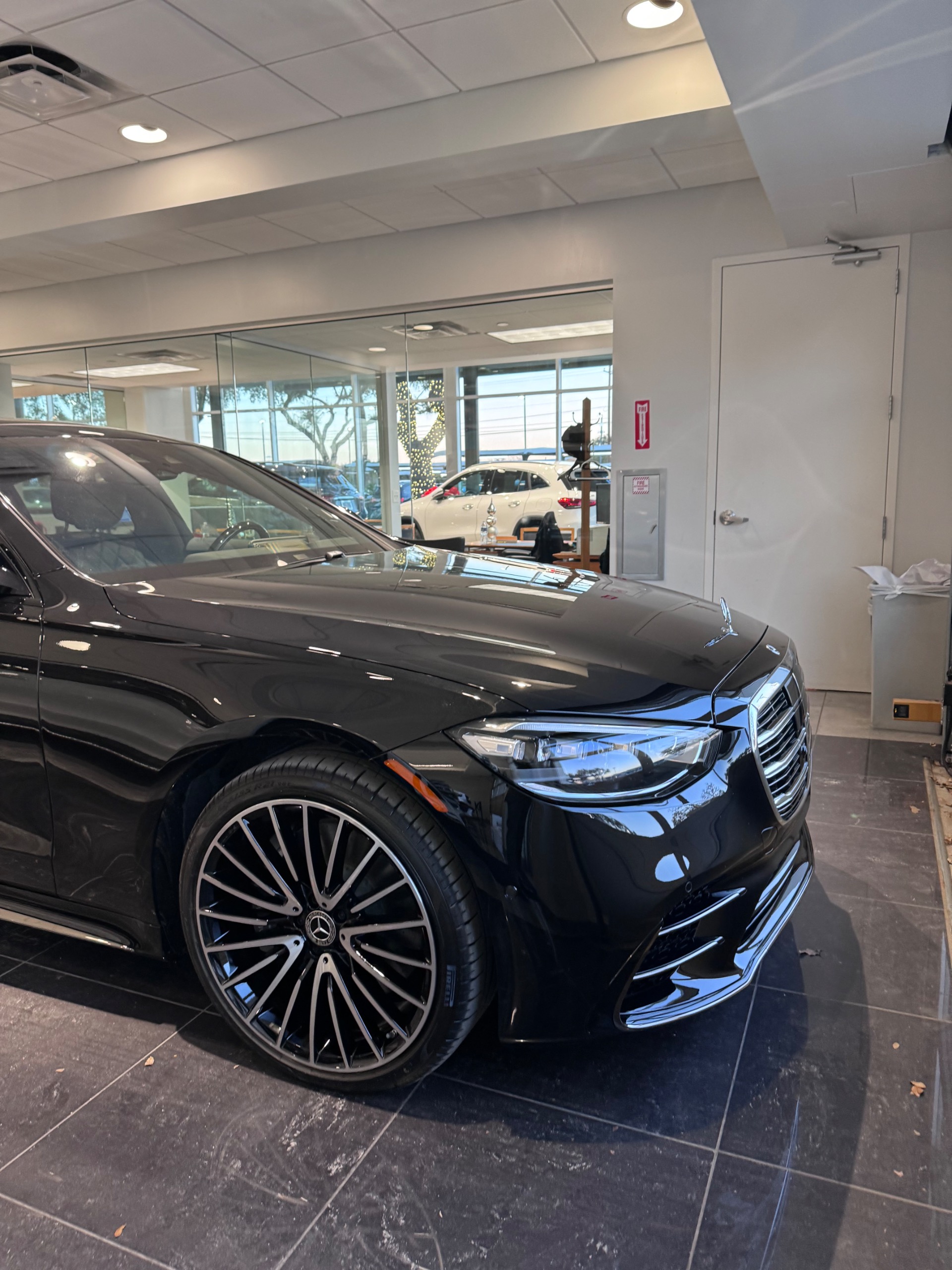 2024 Mercedes Benz S 580 4MATIC photo 2