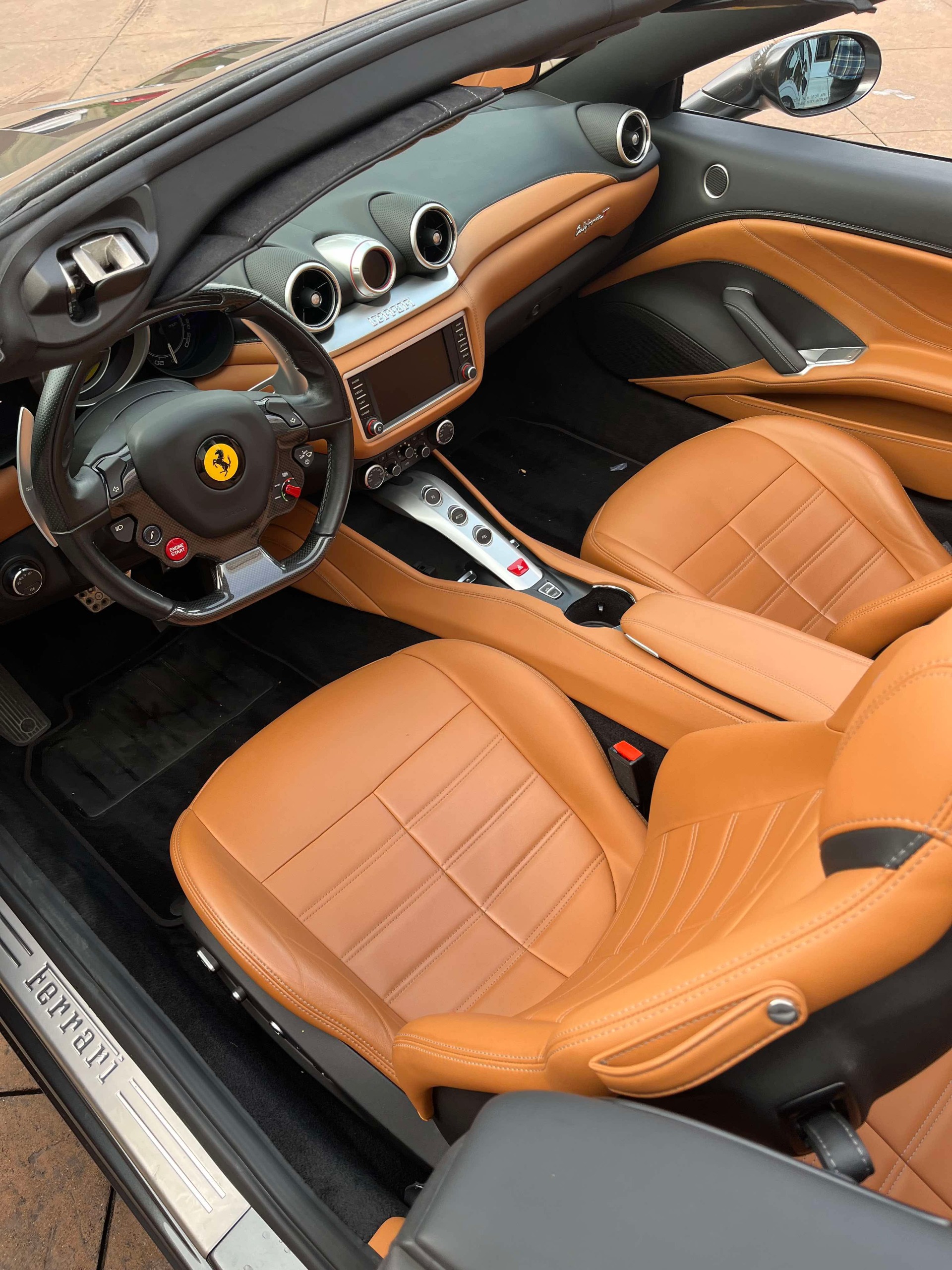 2017 Ferrari California T photo 3