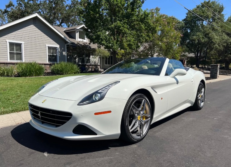 2016 Ferrari California T photo 2