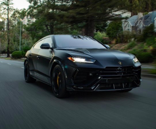2023 Lamborghini Urus Performante photo 2