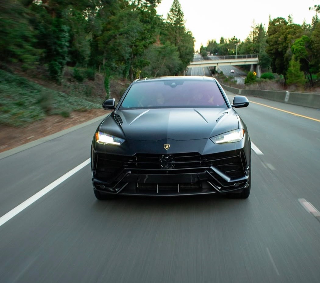 2023 Lamborghini Urus Performante photo 3