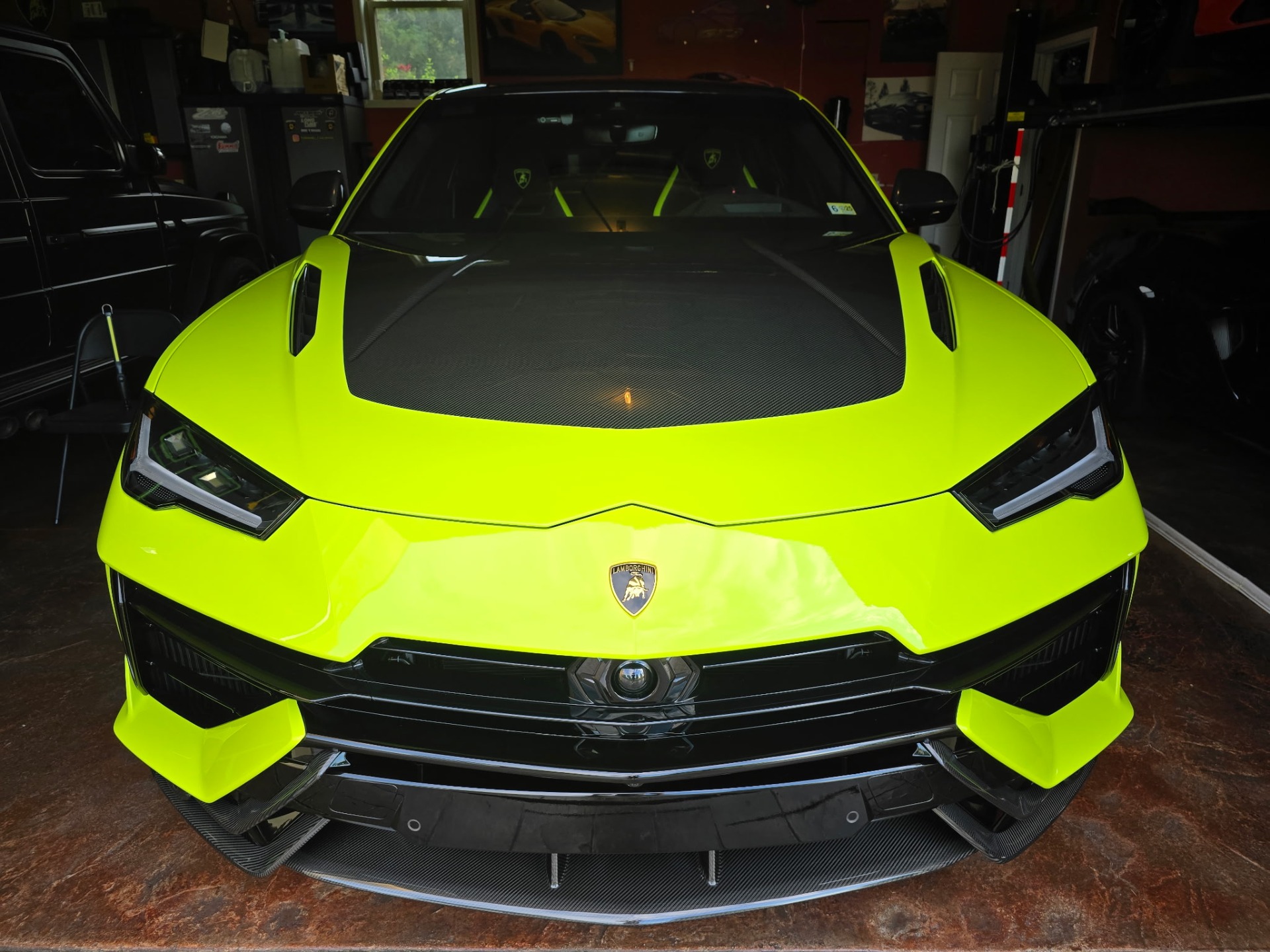 2024 Lamborghini Urus Performante photo 2