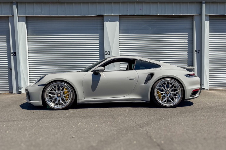 2016 Porsche 911 Turbo S photo 2