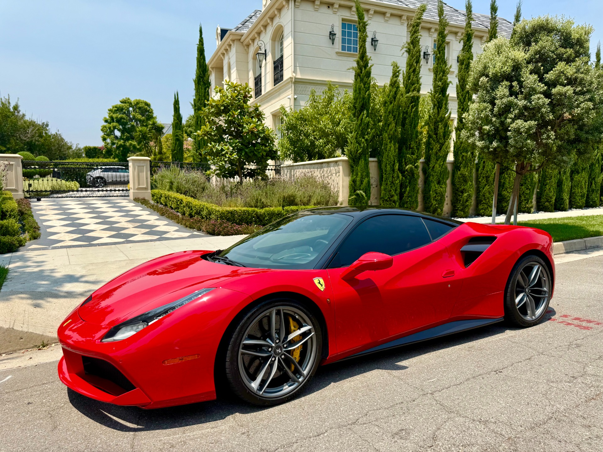 2016 Ferrari 488 GTB photo 2