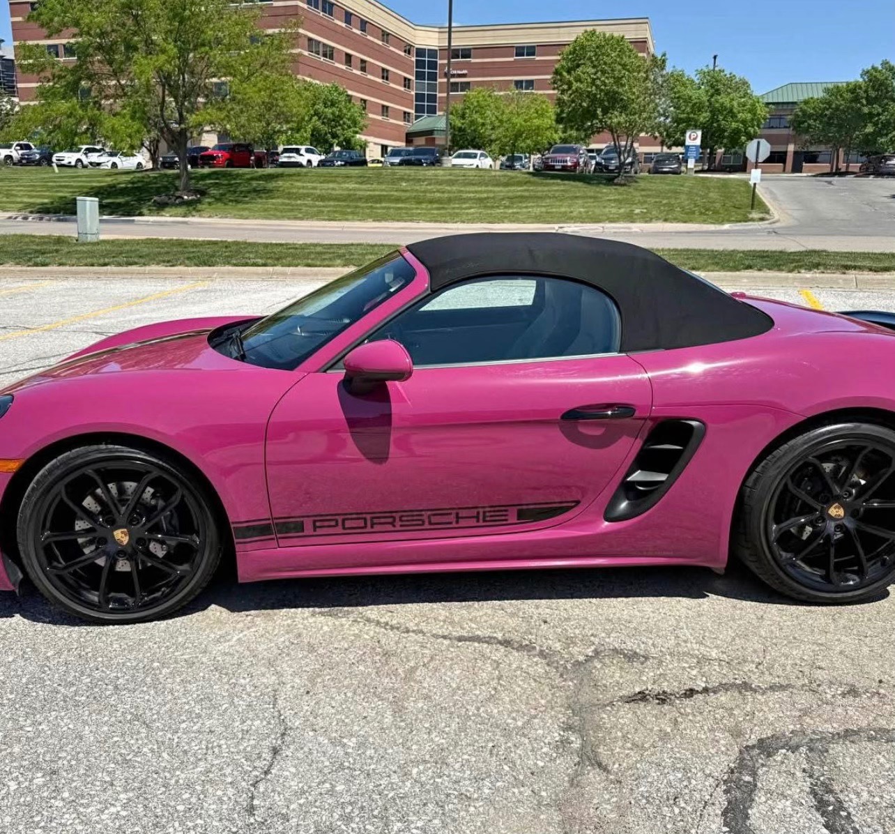 2024 Porsche Boxster photo 2