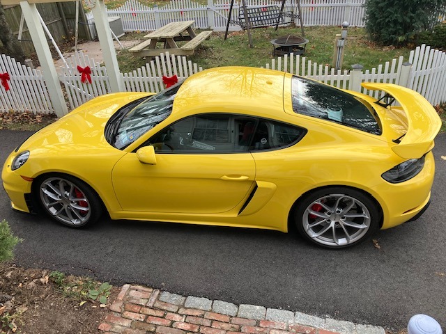 2022 Porsche Cayman GT4 photo 2