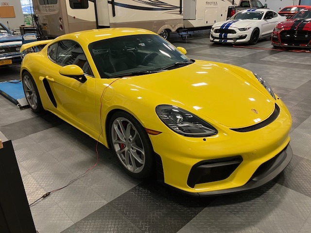 2022 Porsche Cayman GT4 photo 3