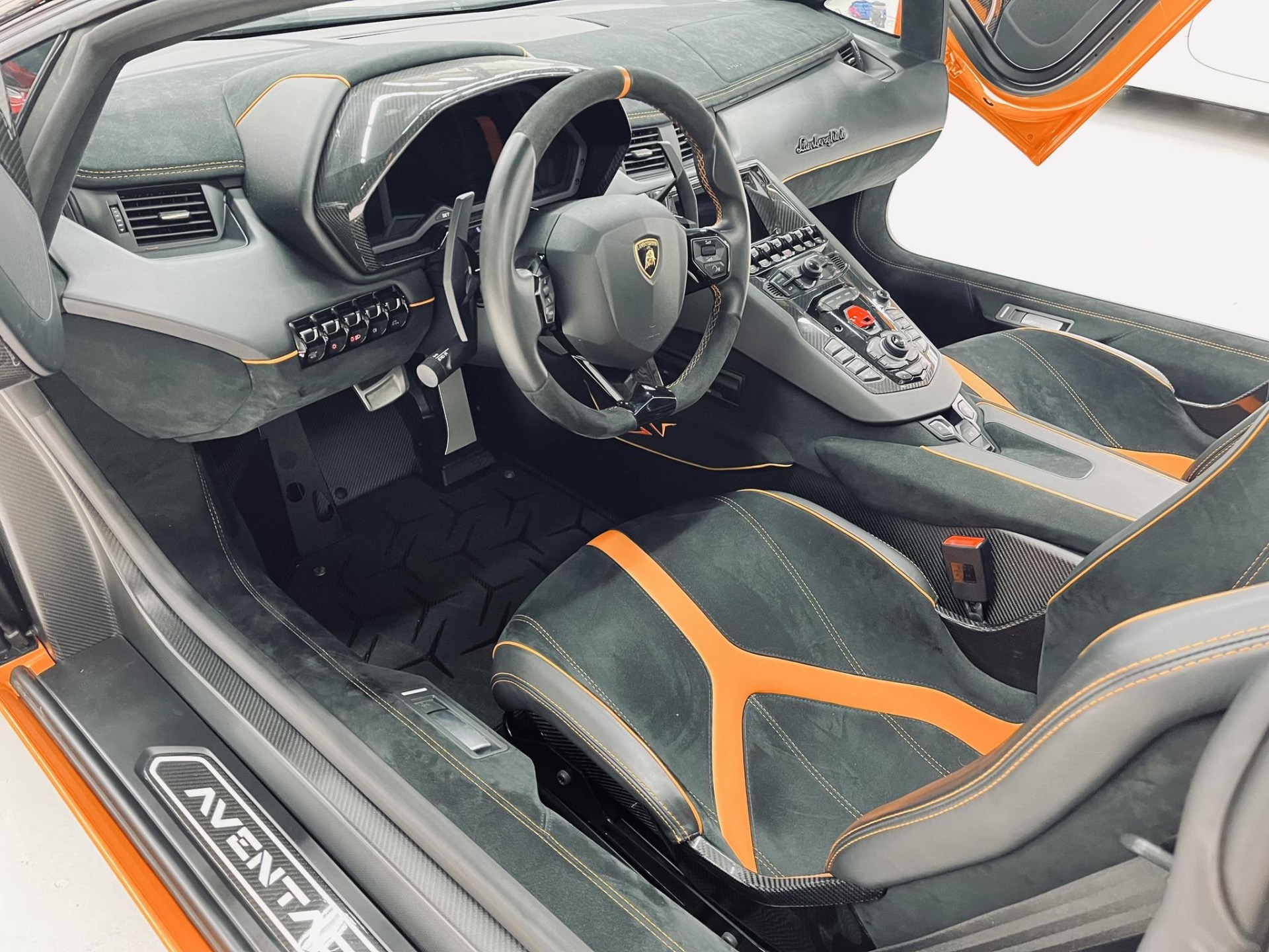 2017 Lamborghini Aventador LP 750-4 Superveloce photo 2