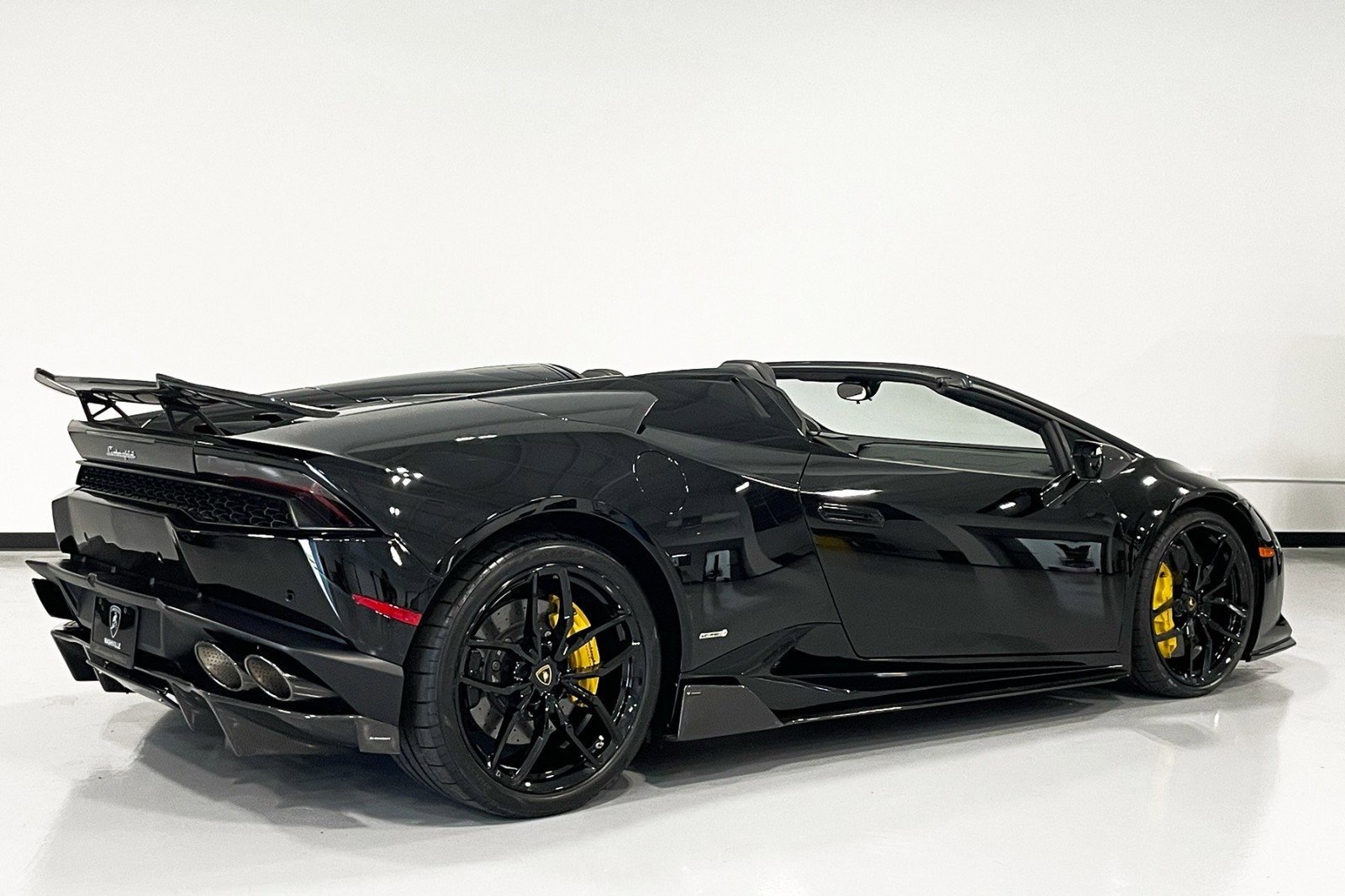 2017 Lamborghini Huracan LP 610-4 Spyder photo 4