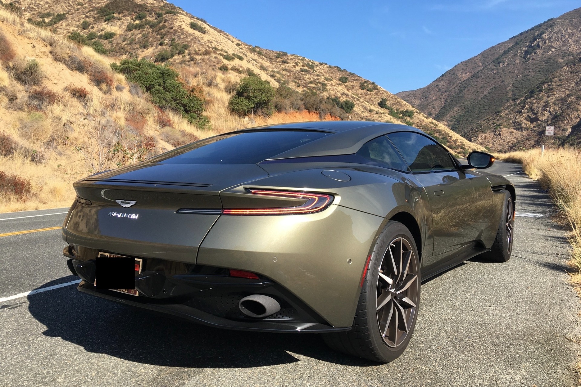 2018 Aston Martin DB11 photo 3