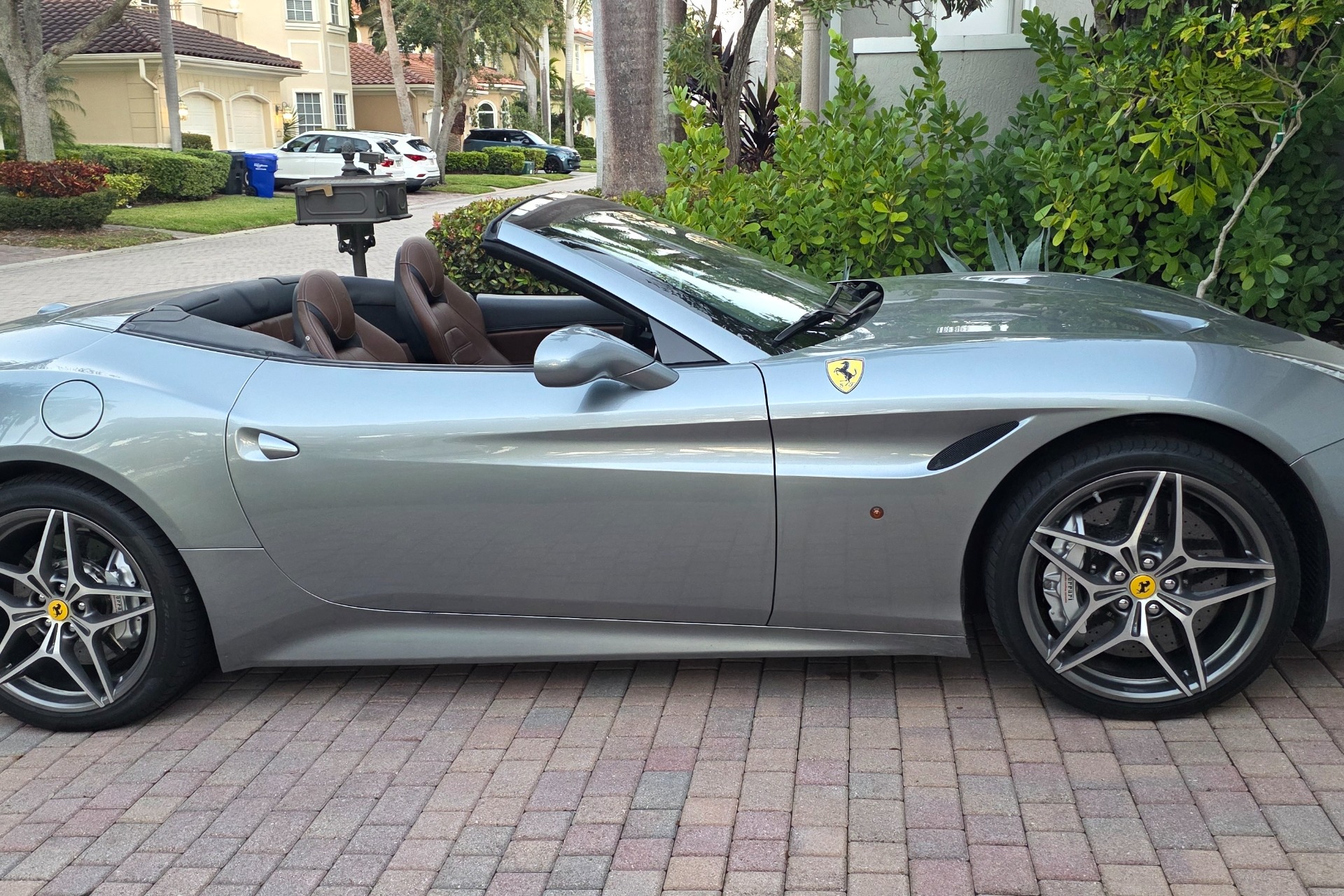 2017 Ferrari California T photo 4