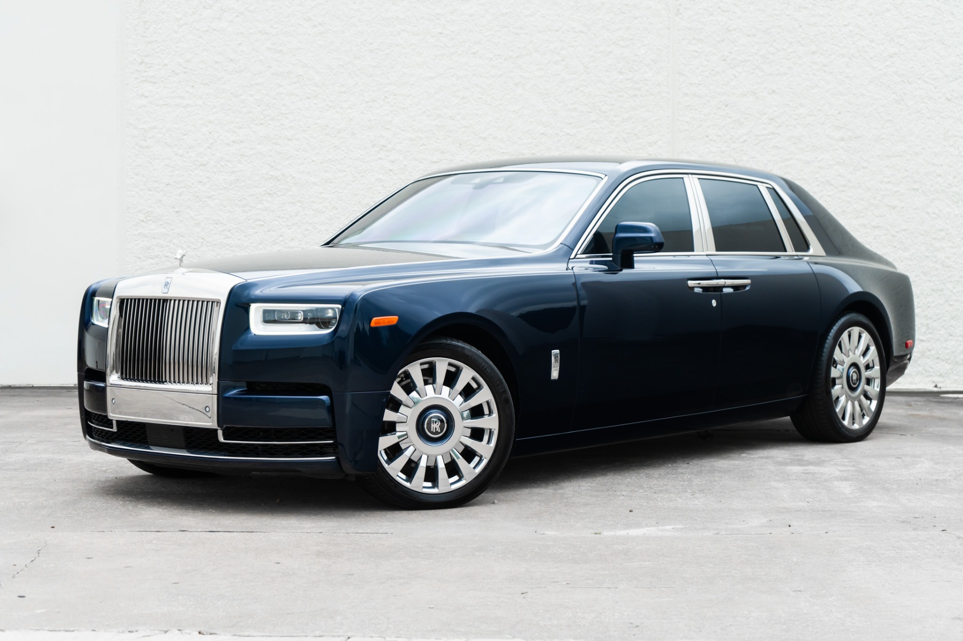 2022 Rolls-Royce Phantom -'s photo