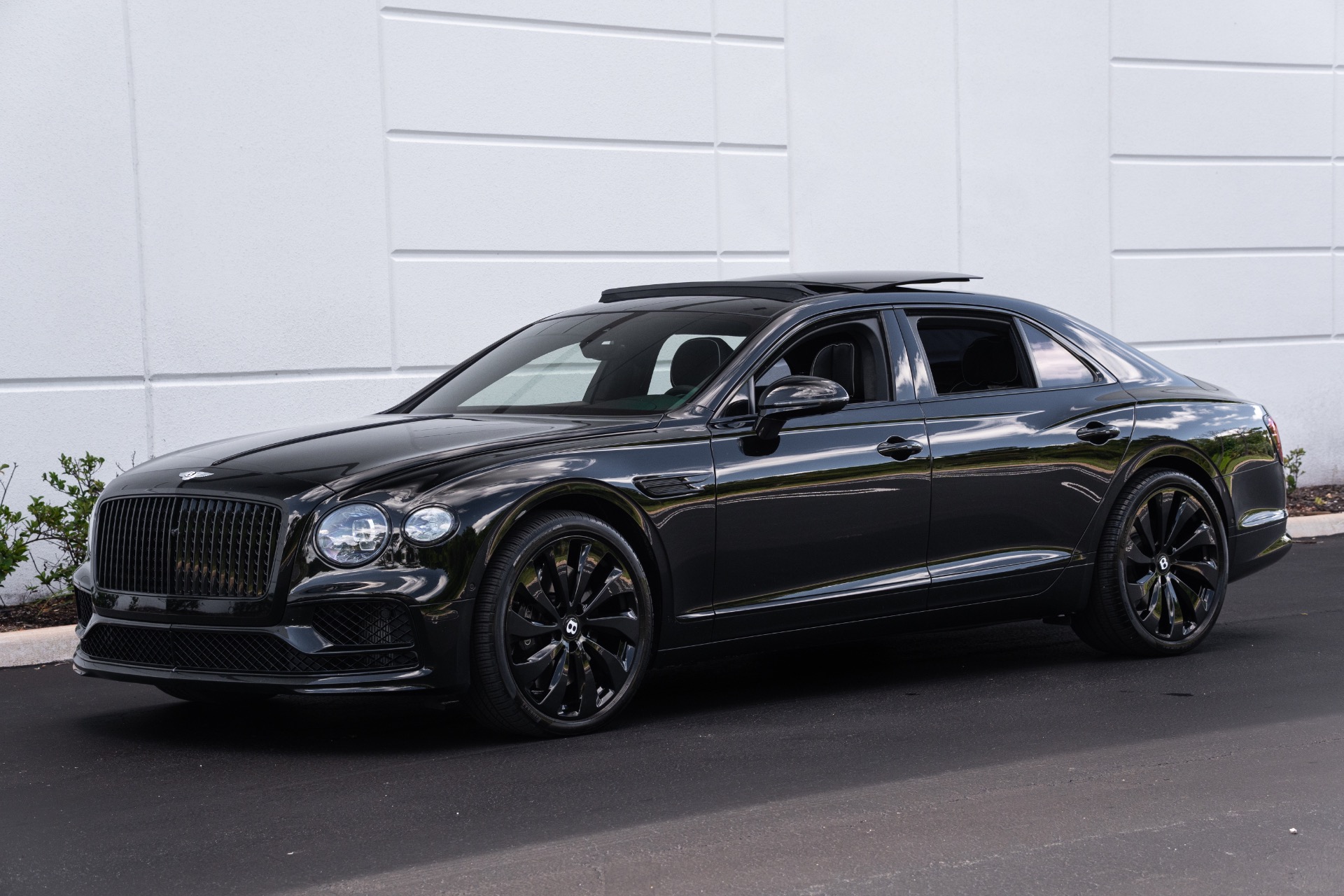 2023 Bentley Flying Spur V8's photo