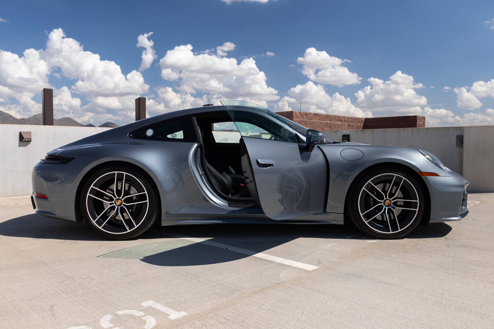 2025 Porsche 911 T - Photo 24