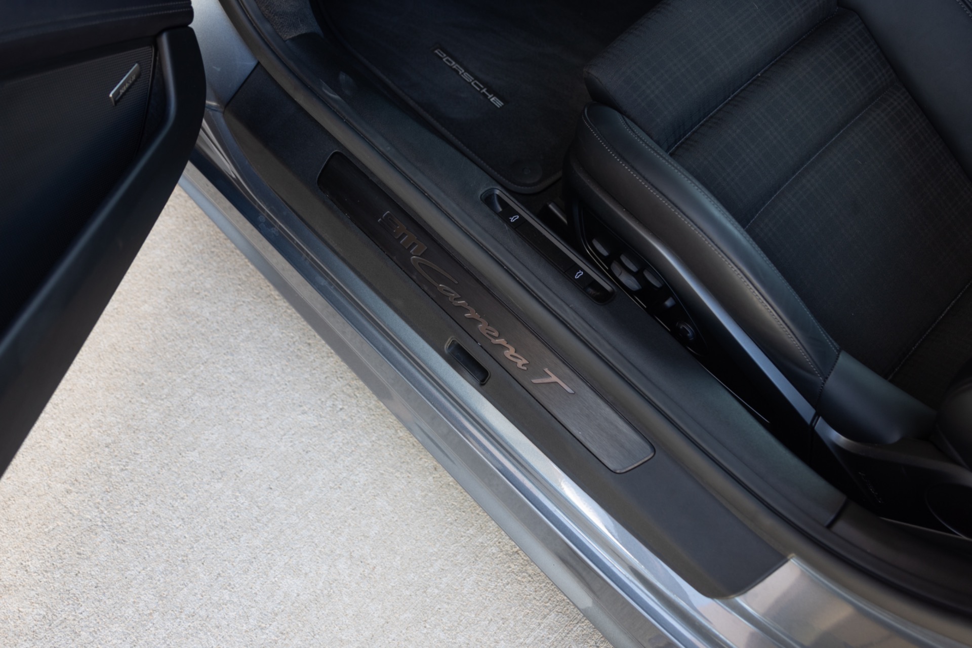2025 Porsche 911 T - Photo 36