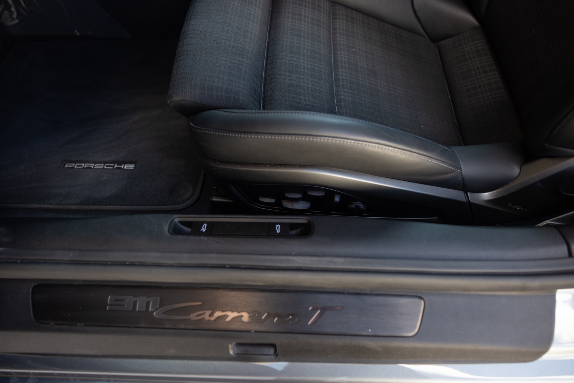 2025 Porsche 911 T - Photo 37