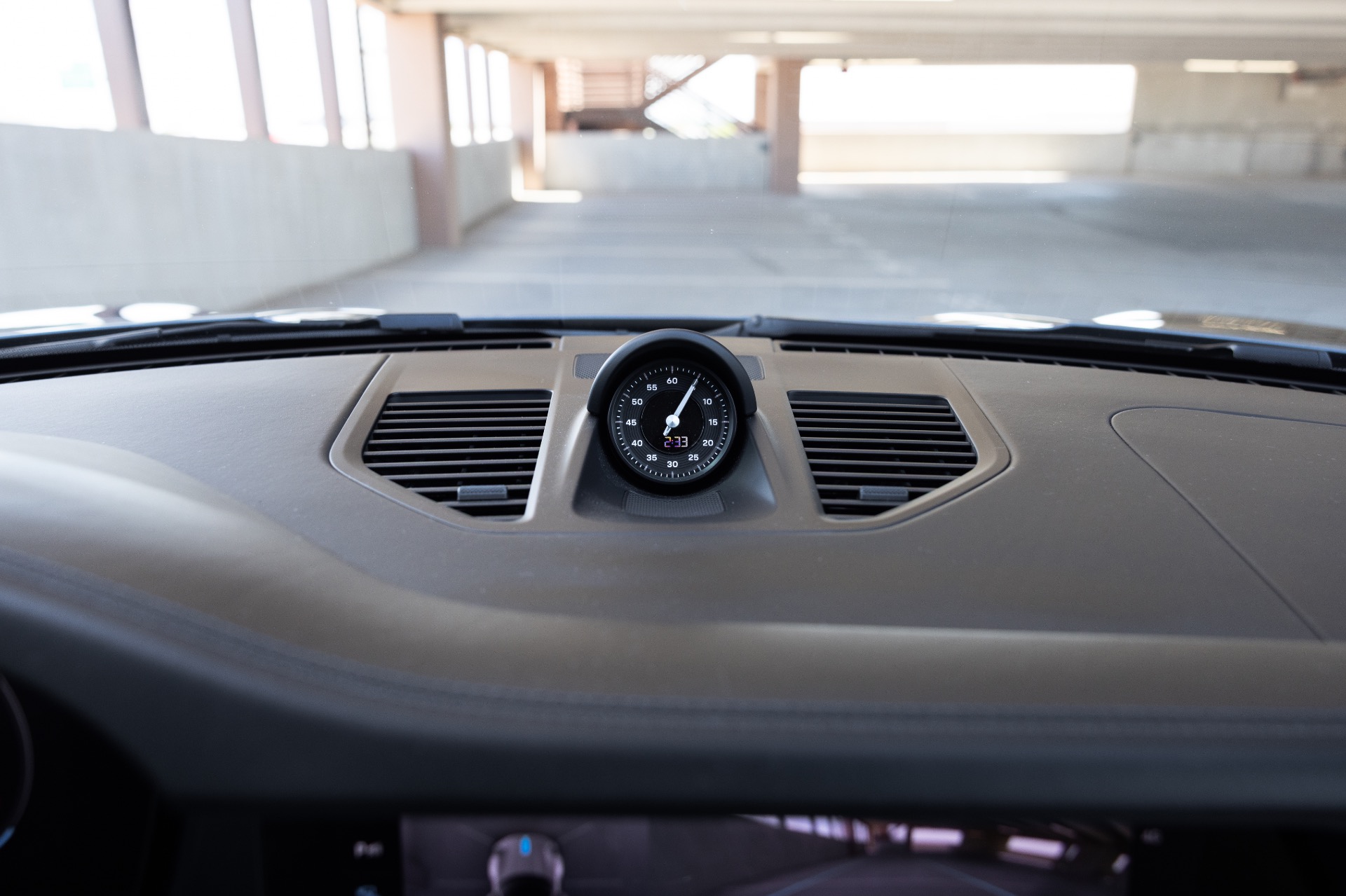 2025 Porsche 911 T - Photo 44