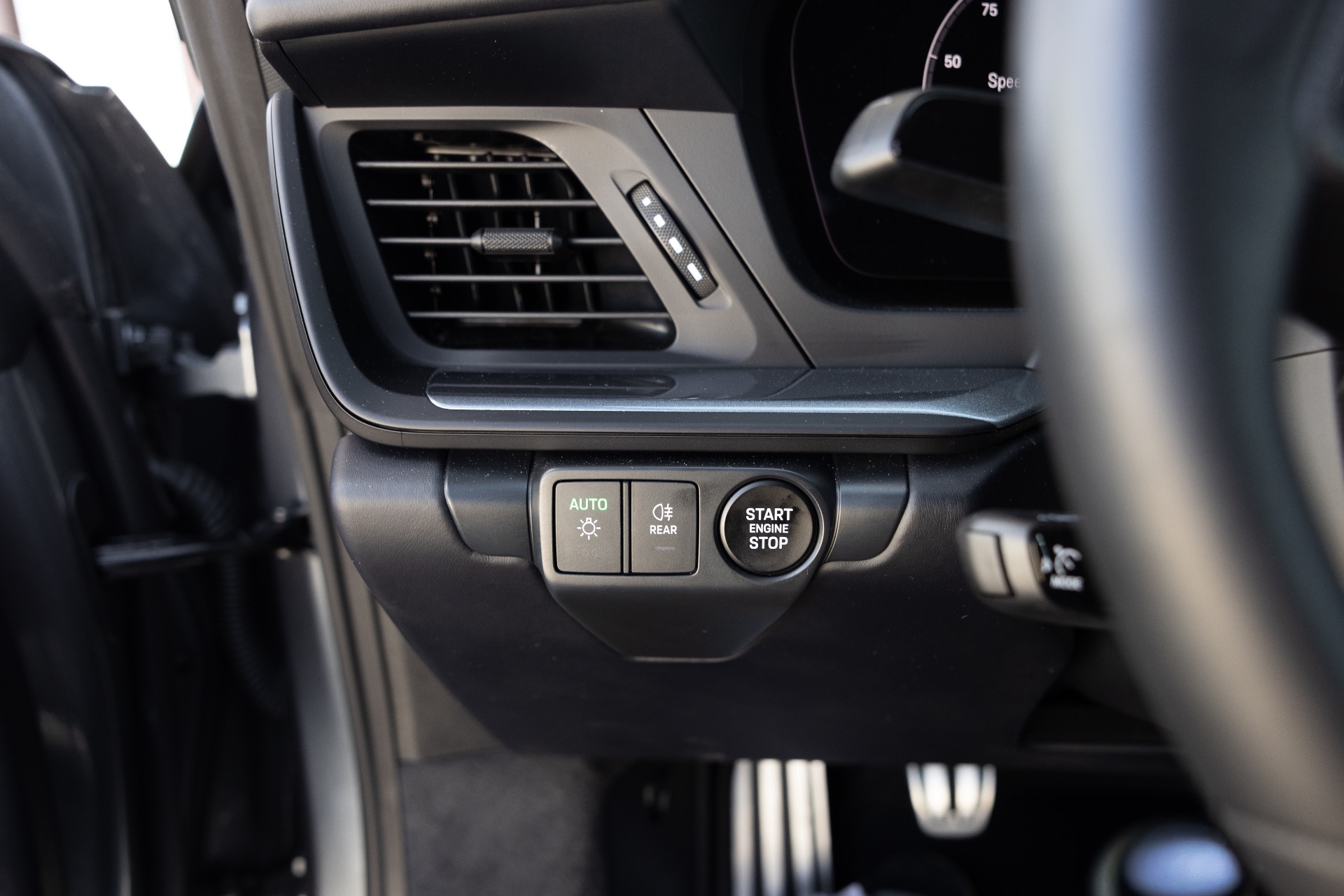 2025 Porsche 911 T - Photo 45