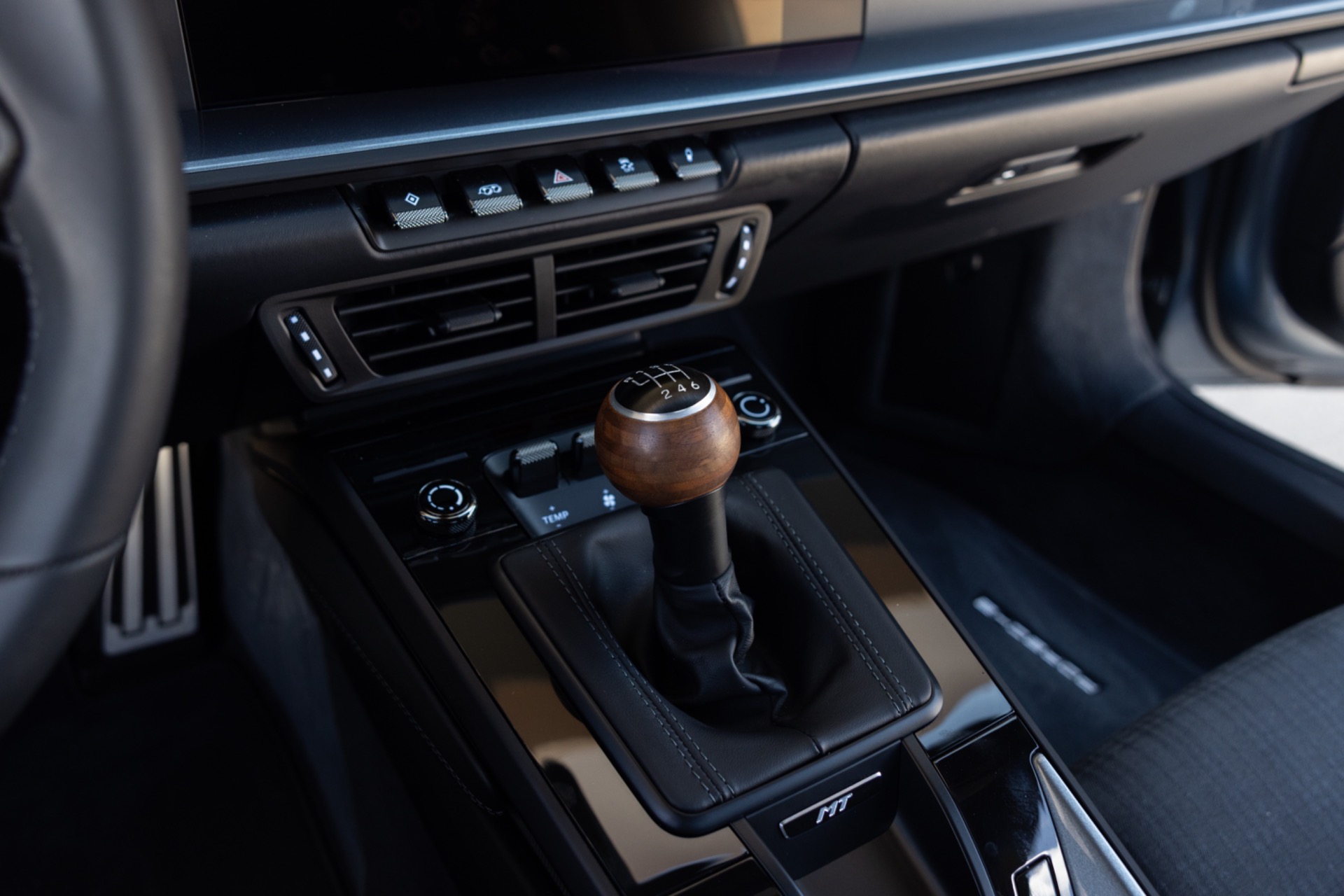 2025 Porsche 911 T - Photo 48