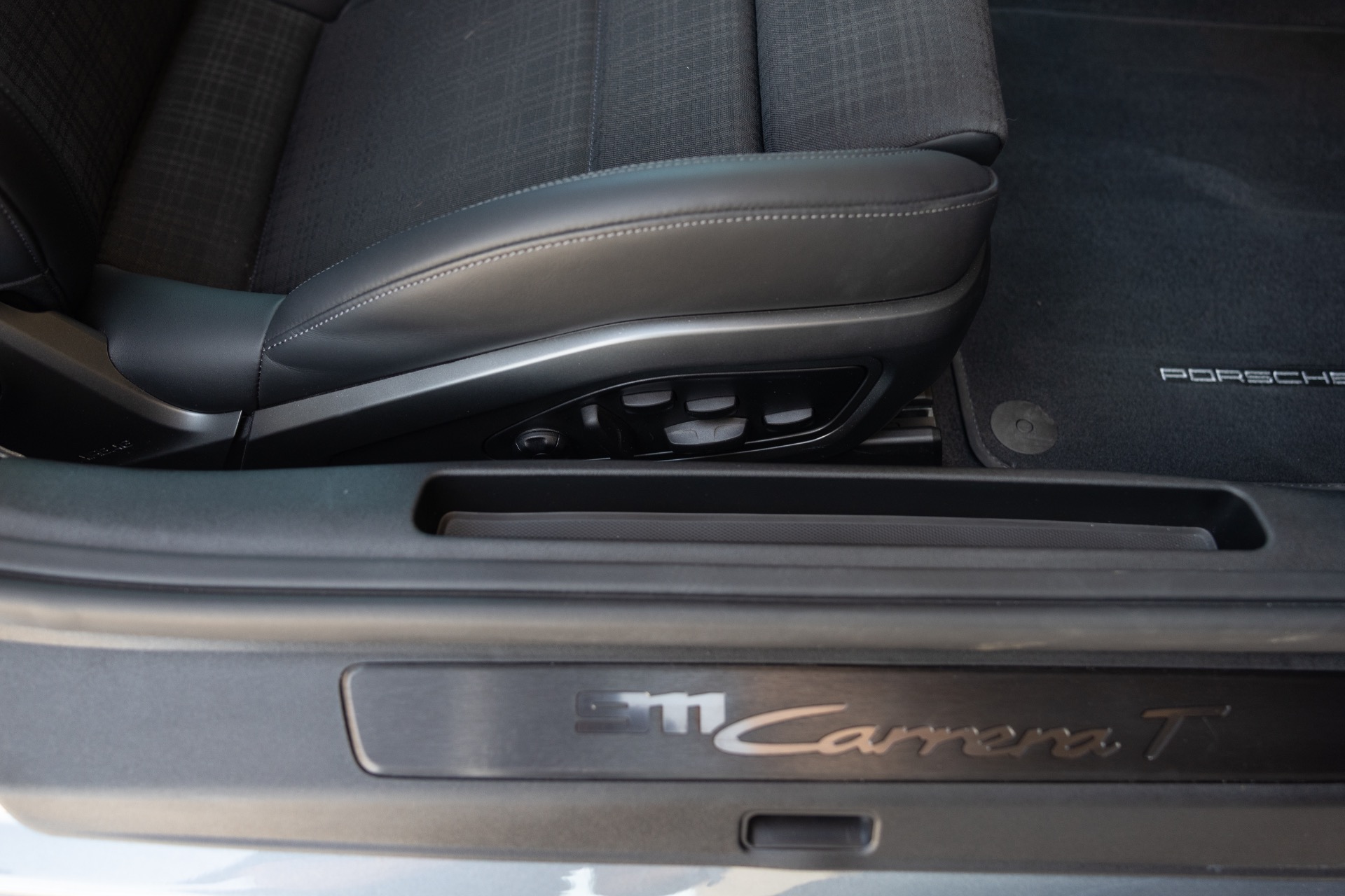 2025 Porsche 911 T - Photo 54